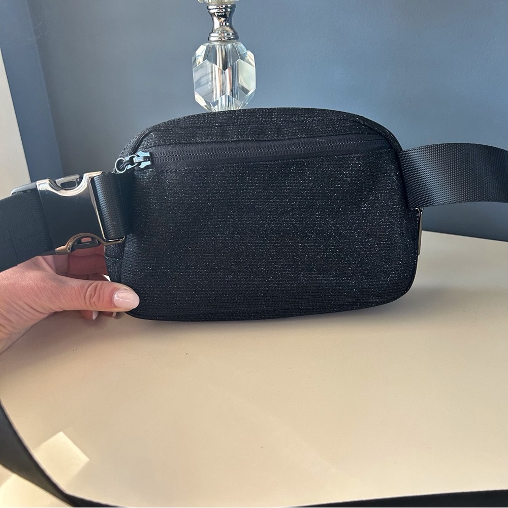Lulu Lemon Everywhere Glitter Black 1L Belt Bag - Picture 7 of 10